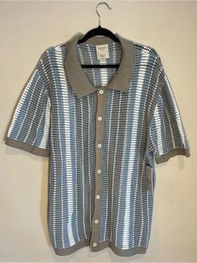 Massive Leisure Short-Sleeve Button-Down Shirt in Taupe, White & Blue